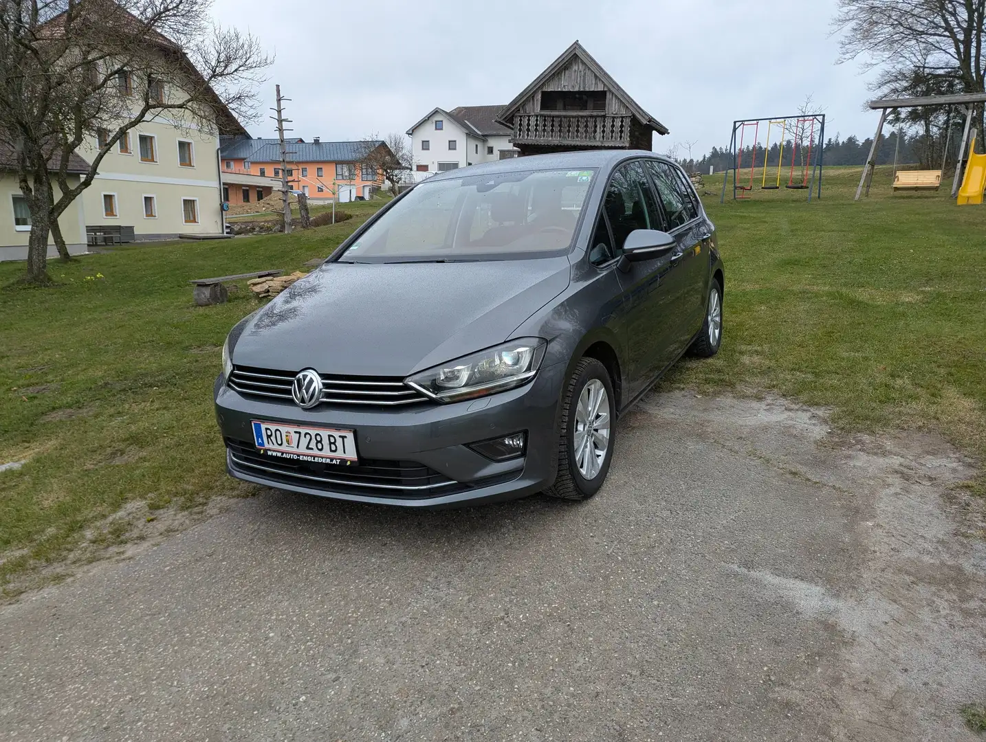 Volkswagen Golf Sportsvan 1,6 TDI DSG Sound AHK*Navi*ACC*Kurvenlicht*ACC Grau - 2