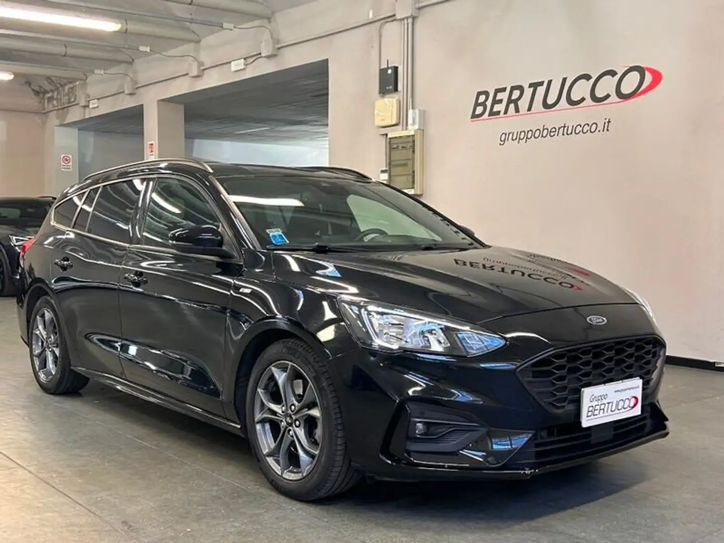 Ford Focus 1.0 EcoBoost 125 CV automatico SW ST-Line Co-Pilot Schwarz - 1