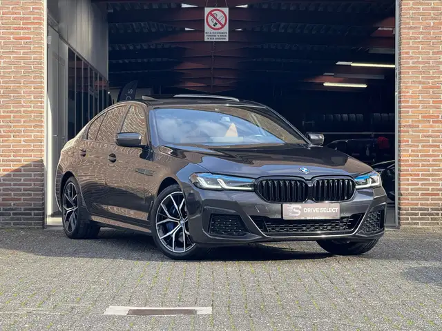 BMW 545 e xDrive M-Sport | Pano | Laser | Ambient | CarPlay
