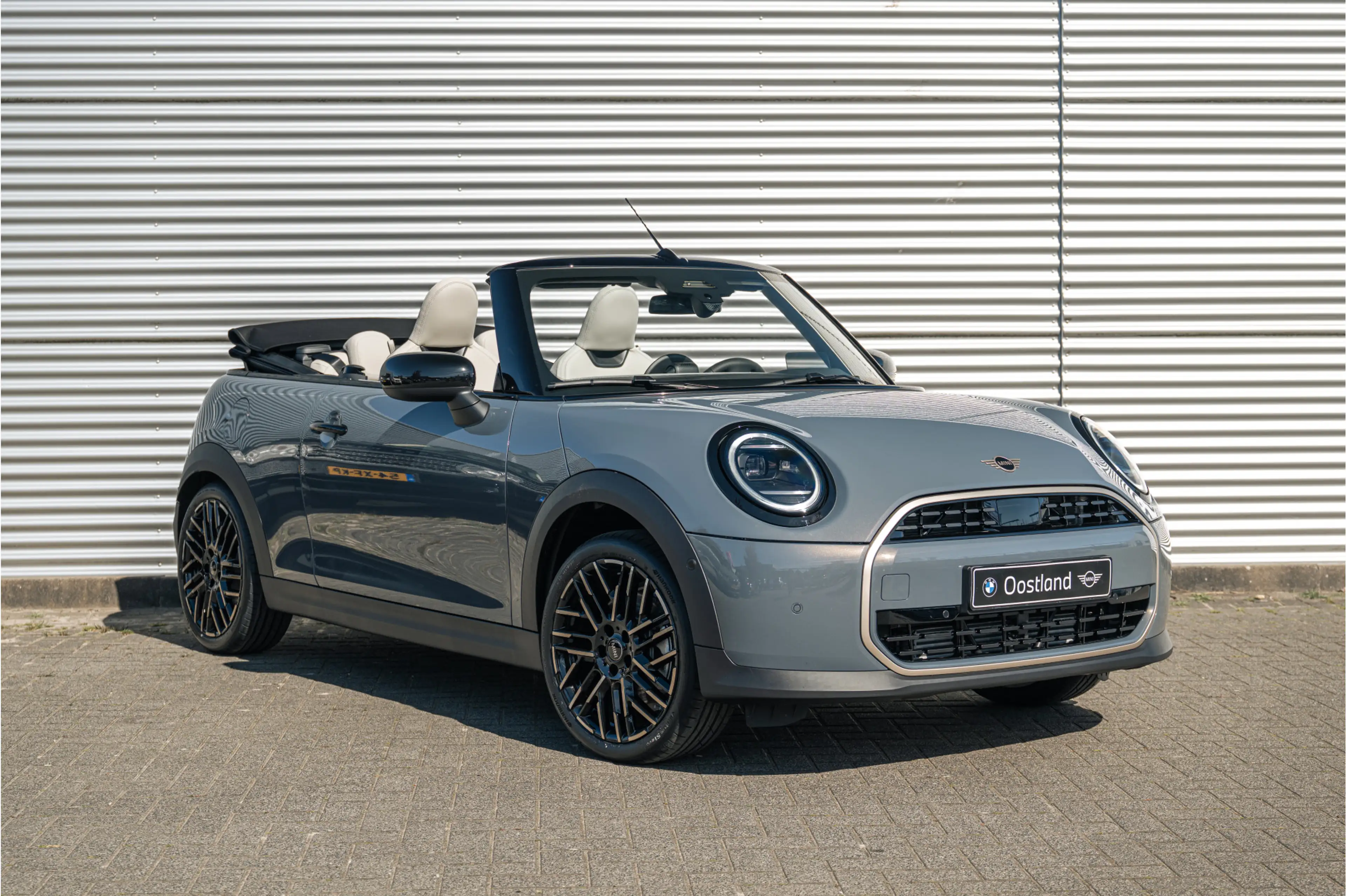 MINI Cooper C Cabrio Automaat / Favoured / Pakket S / 18" Night Flash S — photo 14