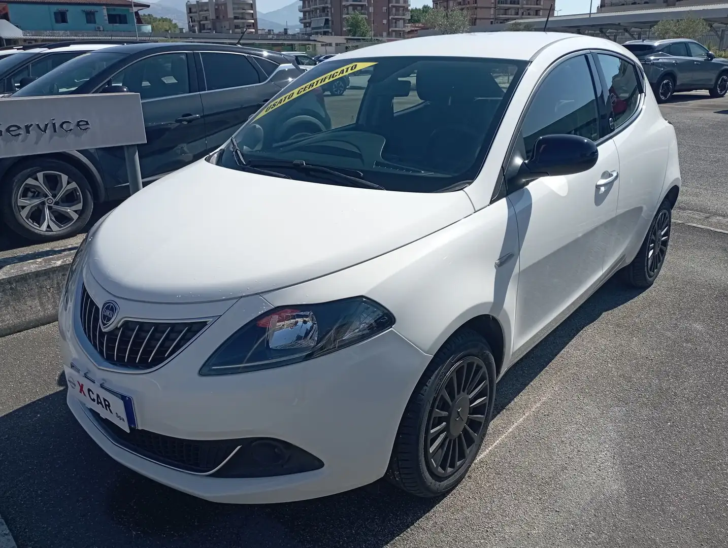 Lancia Ypsilon 1.0 ecochic hybrid 5 porte Bianco - 1