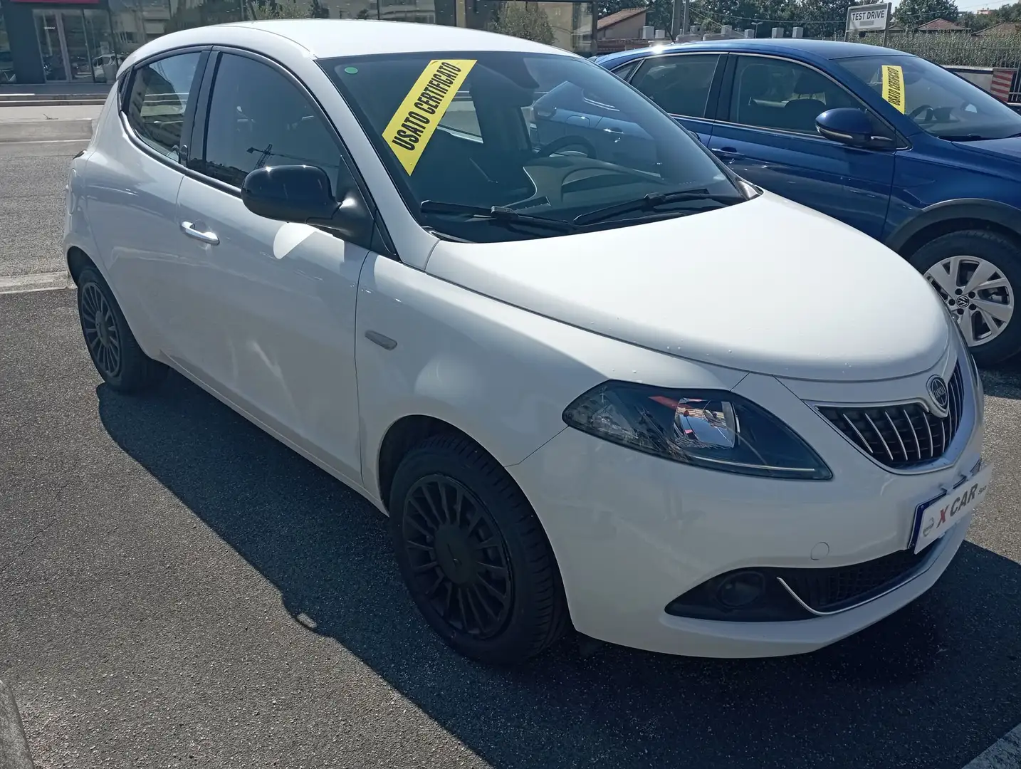 Lancia Ypsilon 1.0 ecochic hybrid 5 porte Bianco - 2