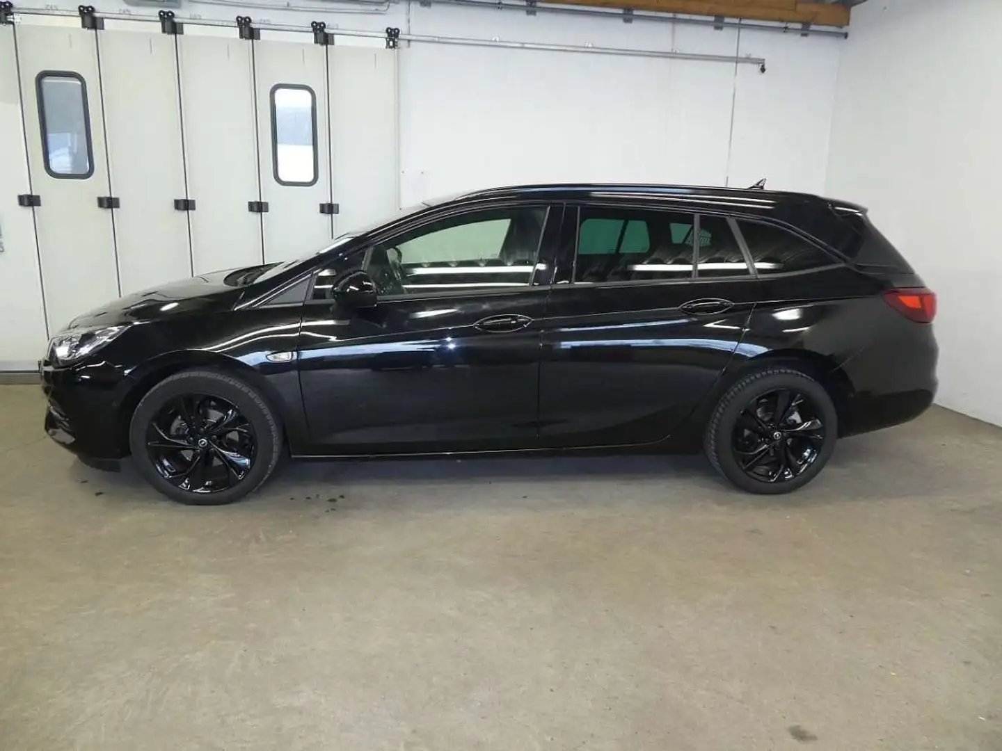 Opel Astra ST 1,5 CDTI Ultimate Schwarz - 2