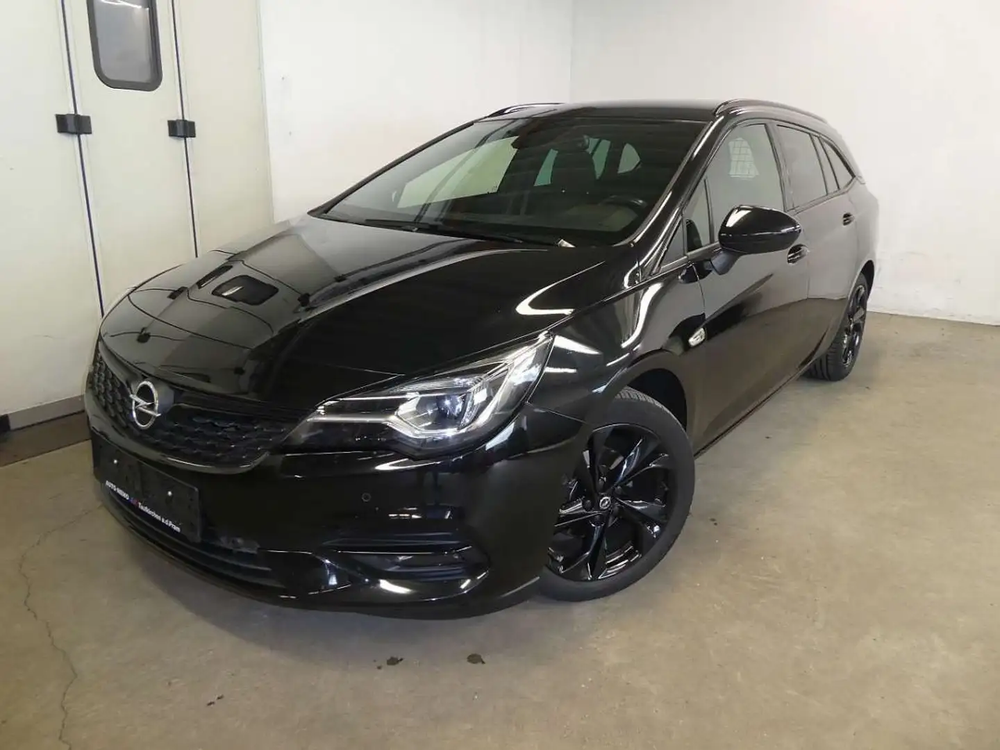 Opel Astra ST 1,5 CDTI Ultimate Schwarz - 1