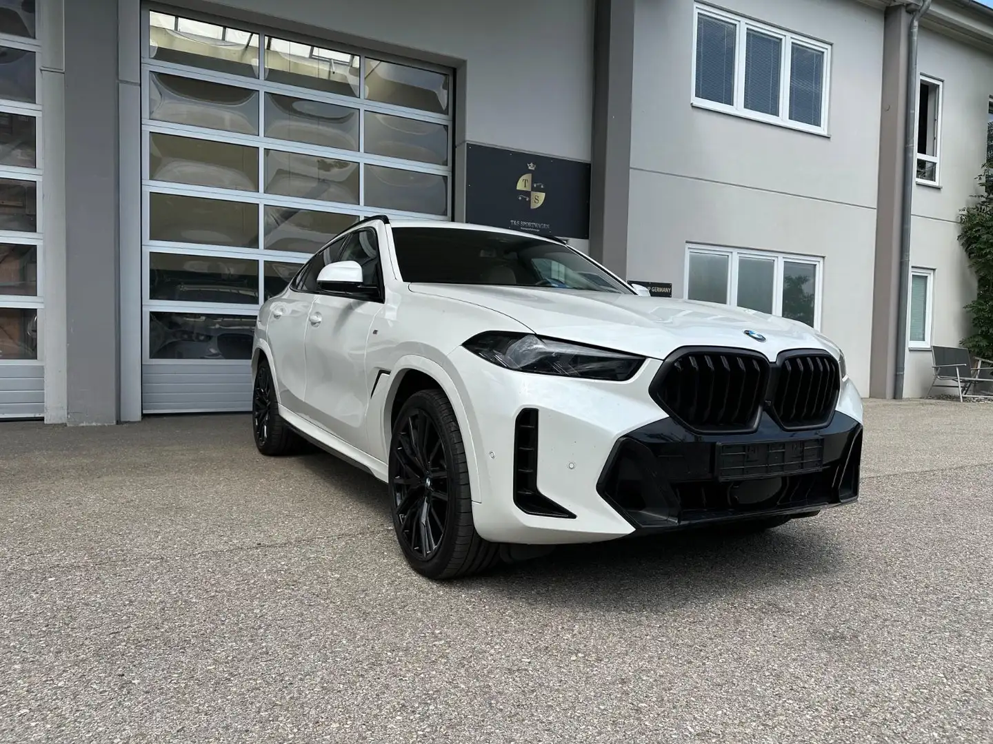 BMW X6 40 d xDrive M Sport*22 Zoll*AHK* Weiß - 1