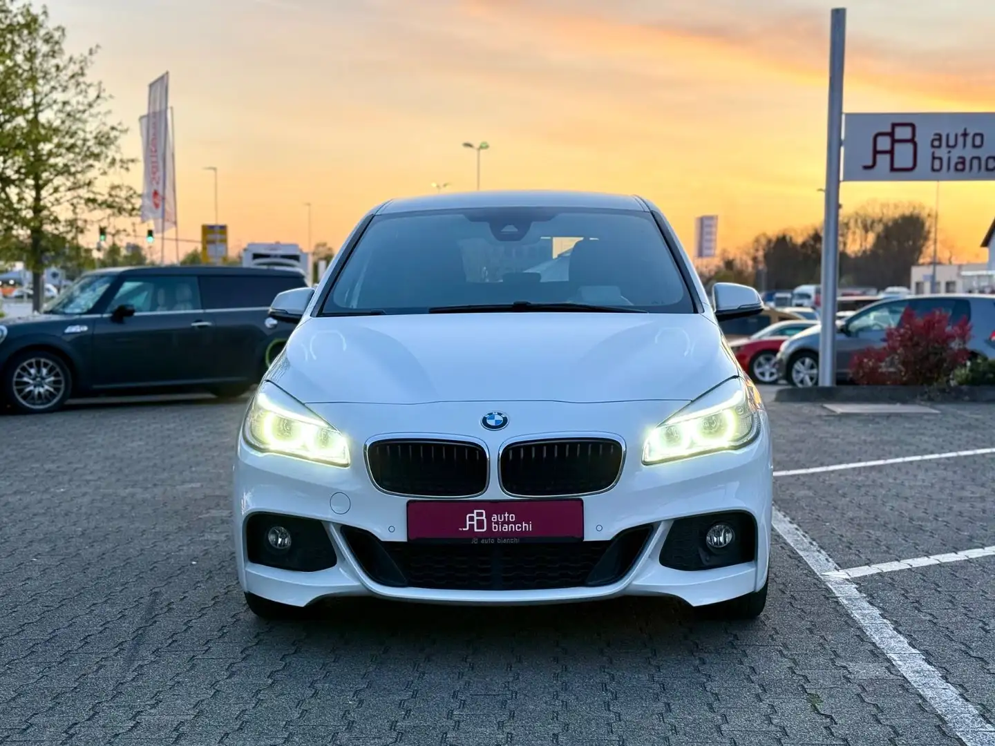 BMW 220 i Gran Tourer M Sport Automatik *HeadUp*LED Blanco - 2