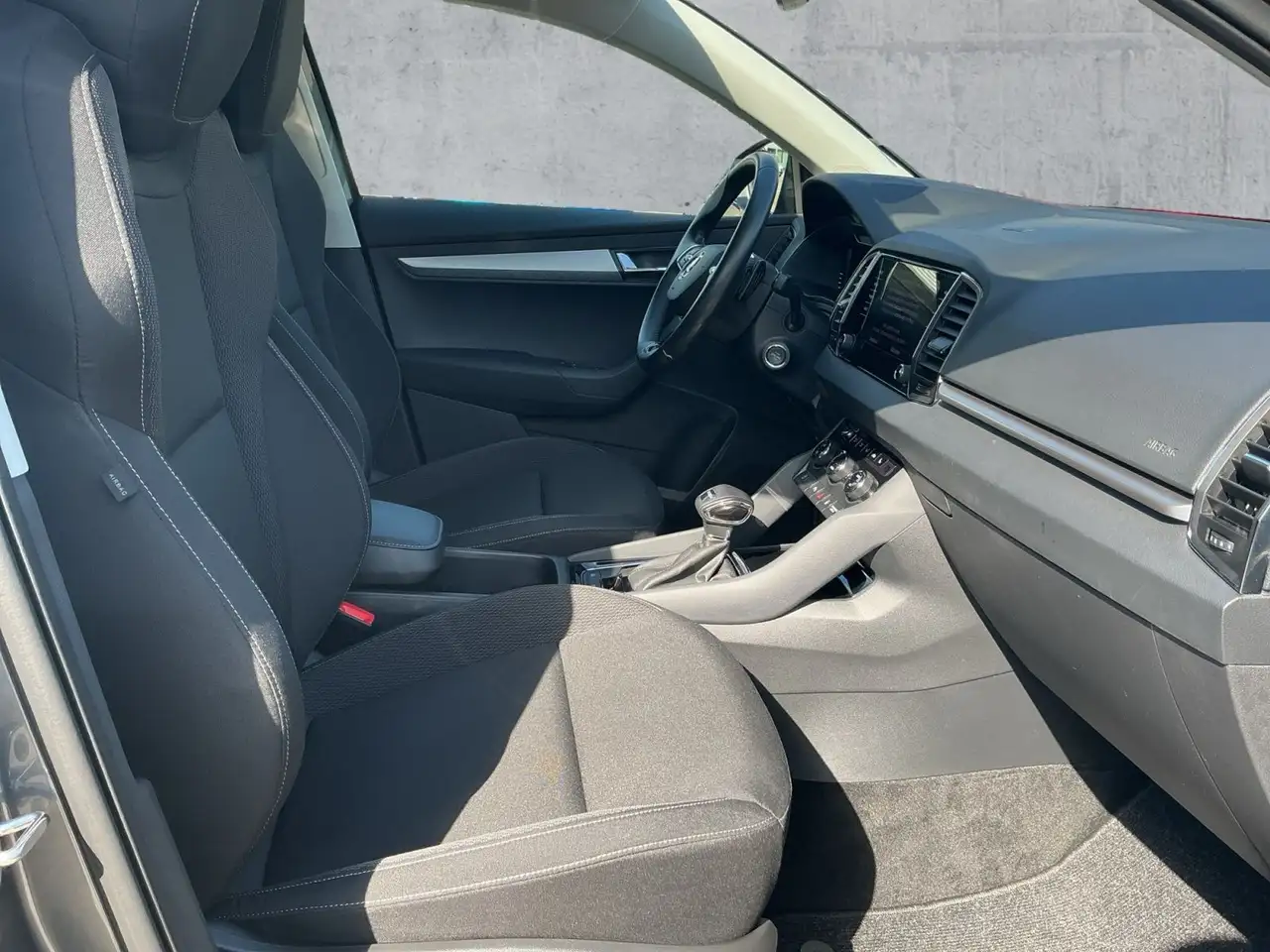 Skoda Karoq 1.5 TSI DSG AMBITION LED+NAVI+AHK+SHZ+RFK, миниатюра 13