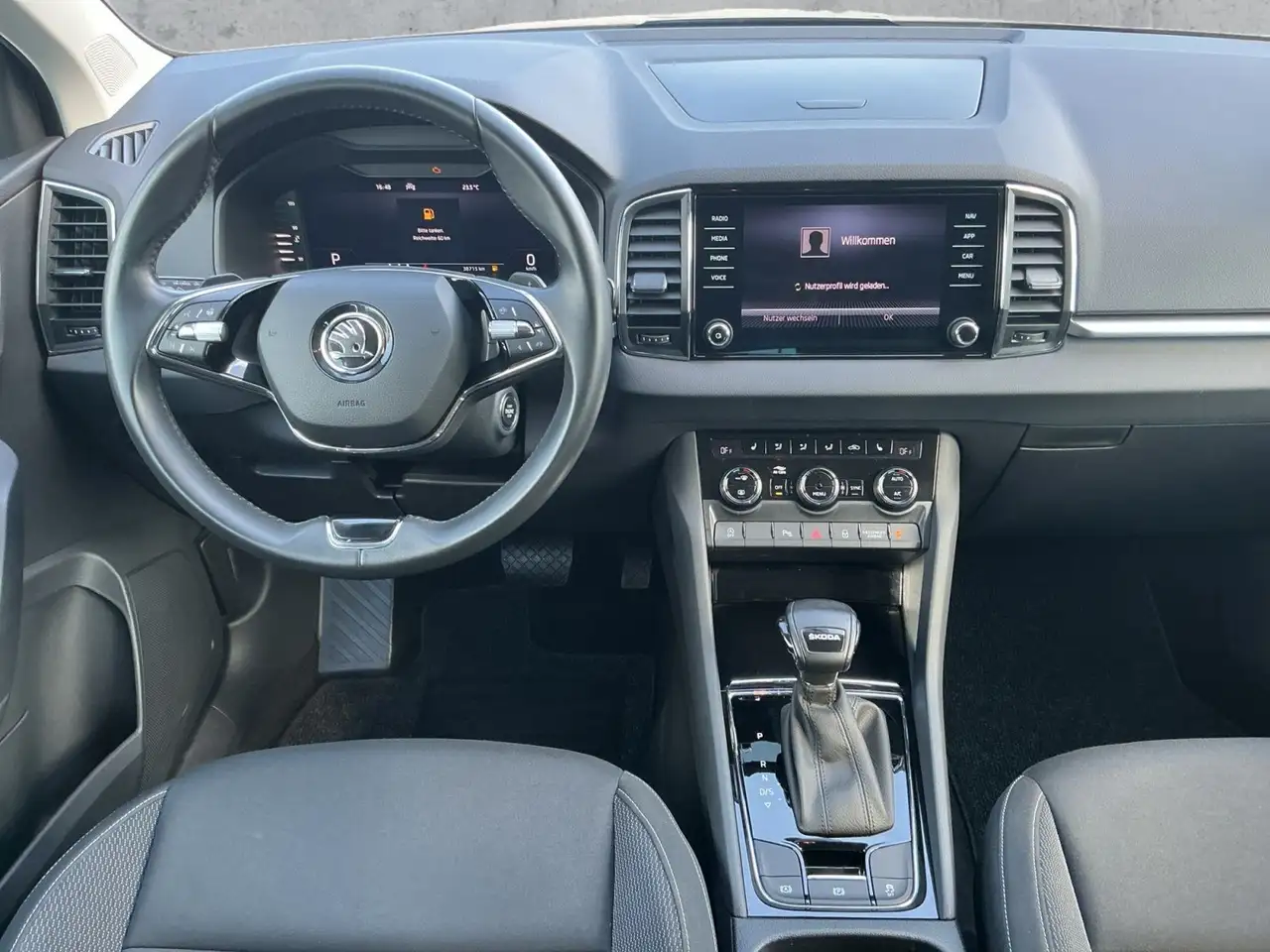 Skoda Karoq 1.5 TSI DSG AMBITION LED+NAVI+AHK+SHZ+RFK, миниатюра 9