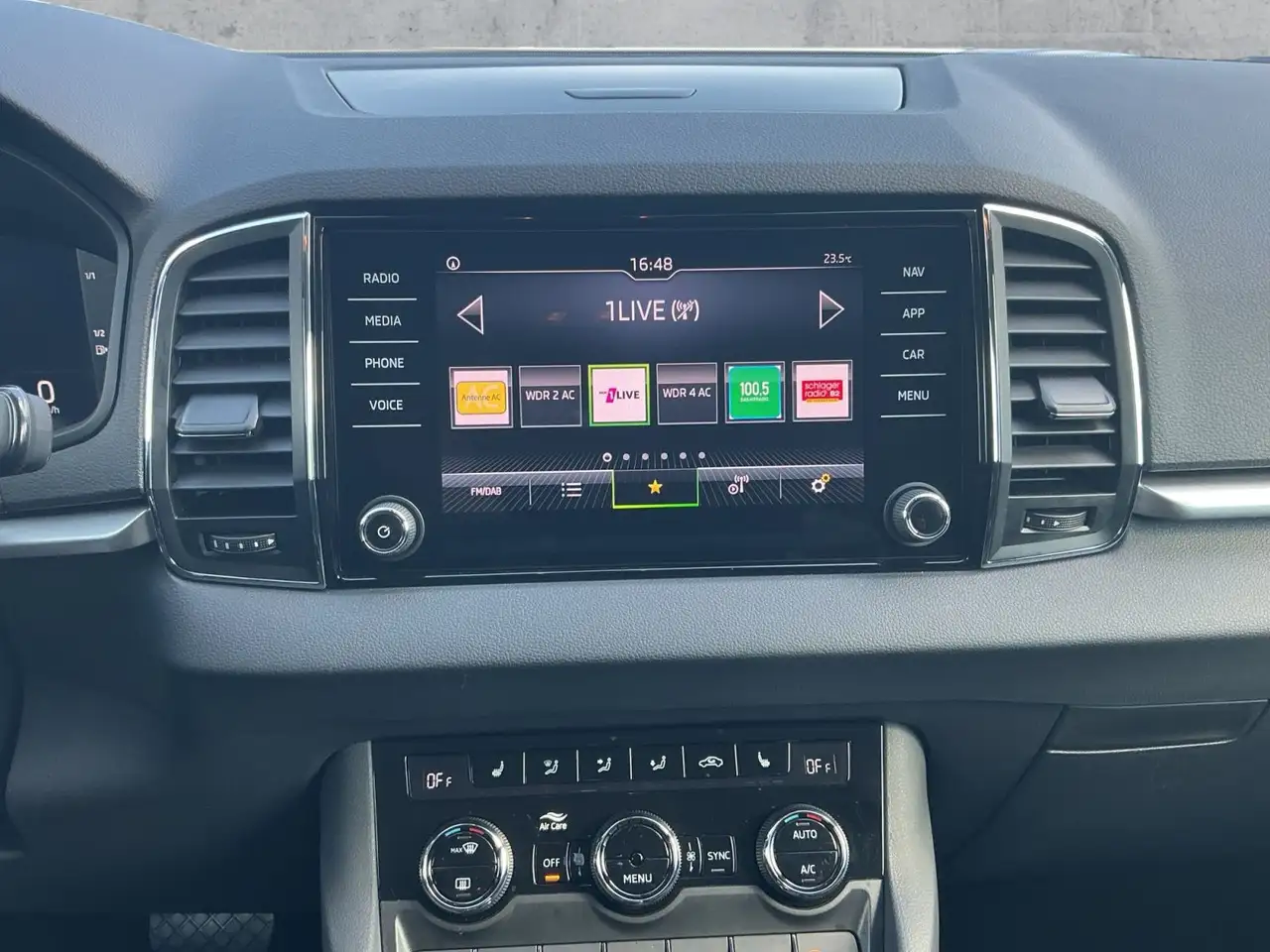 Skoda Karoq 1.5 TSI DSG AMBITION LED+NAVI+AHK+SHZ+RFK, миниатюра 11