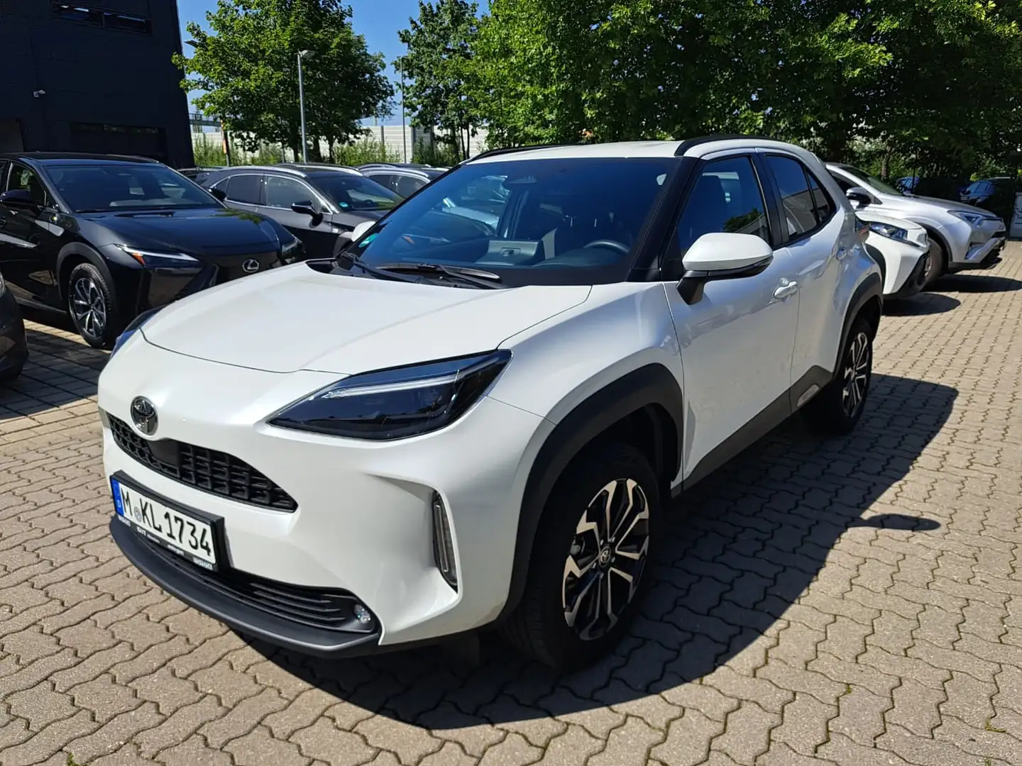 Toyota Yaris Cross Teamplayer 1,5 Hybrid *Winter-Paket* Weiß - 1