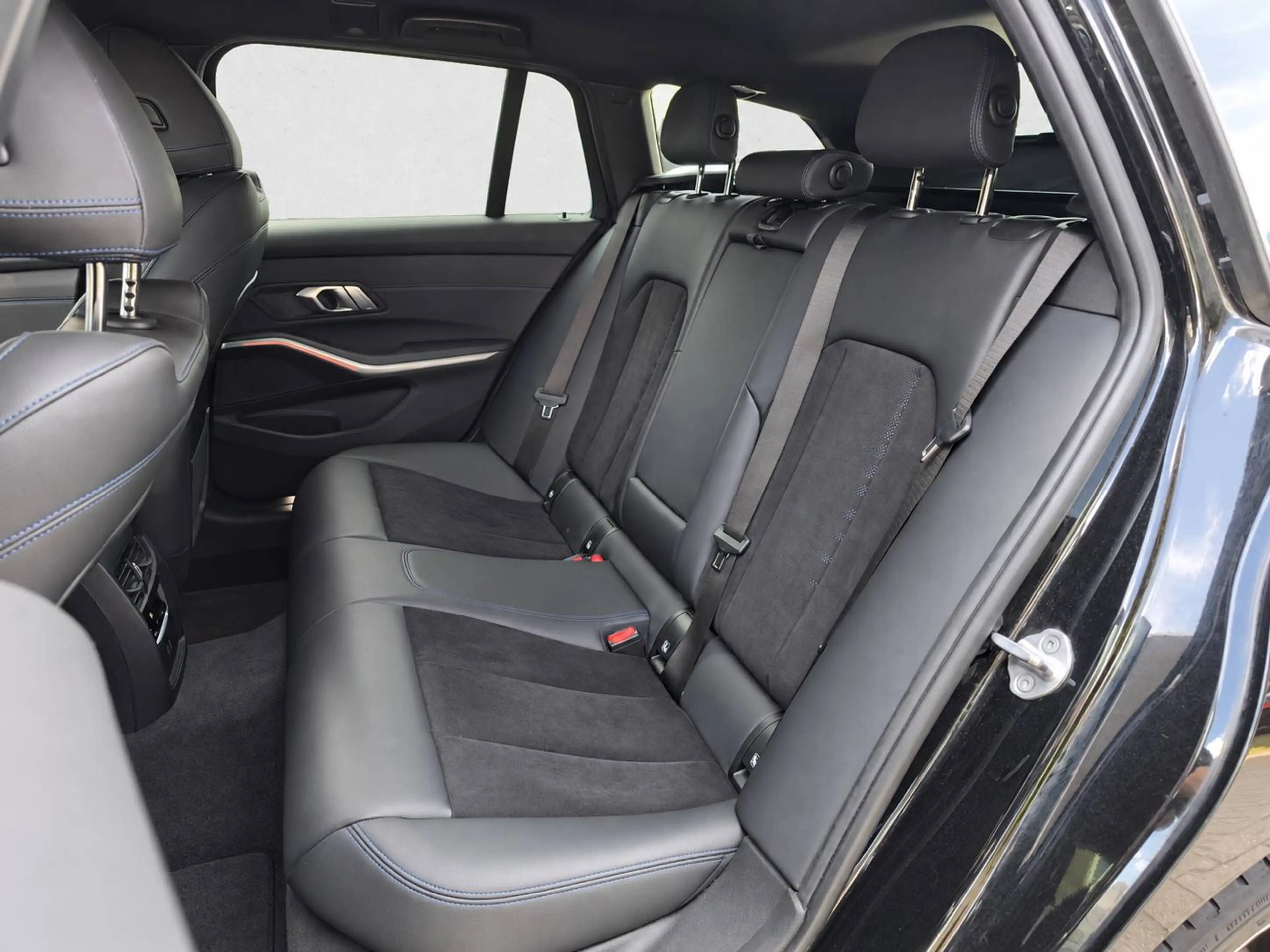 BMW 330 D Touring - X-drive - Pack M - GARANTIE 12 MOIS — photo 11