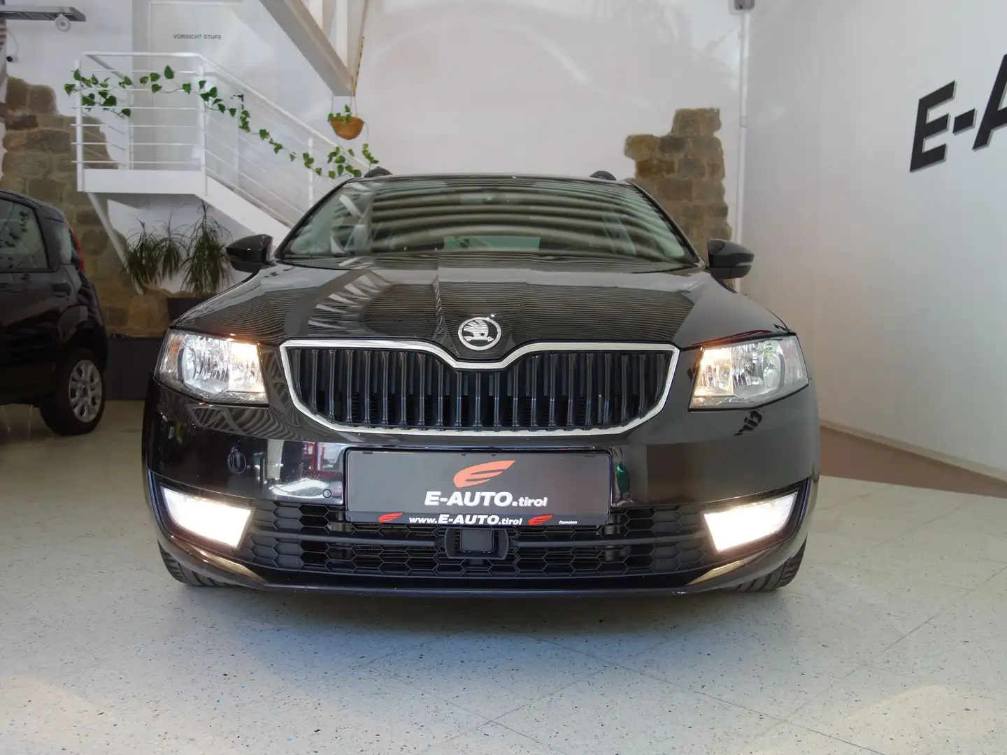 Skoda Octavia Combi TDI Style 4x4 *NEUE §57a ÜBERPRÜFUNG Schwarz - 2