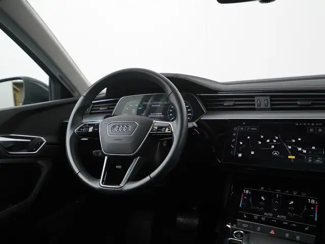 Audi e-tron view 5