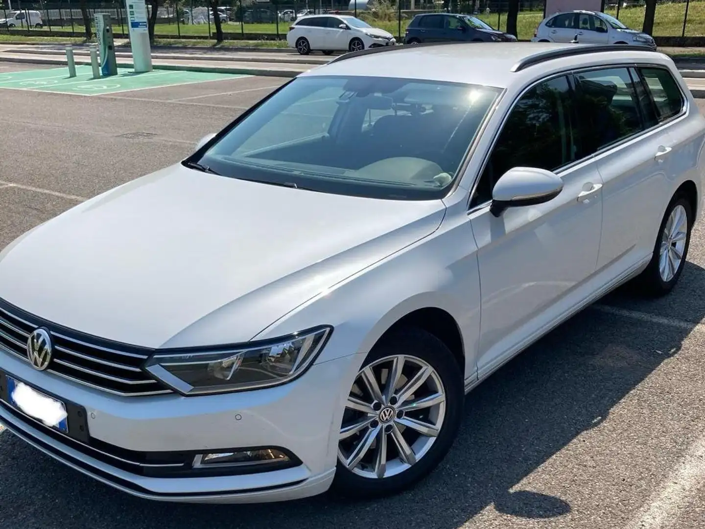 Volkswagen Passat Variant Passat VIII 2015 Variant 1.6 tdi Business 120cv Bianco - 1