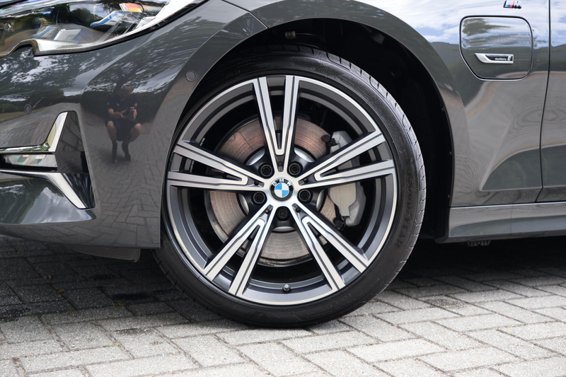 BMW 330 3-serie Touring 330e xDrive High Executive Luxury — photo 4