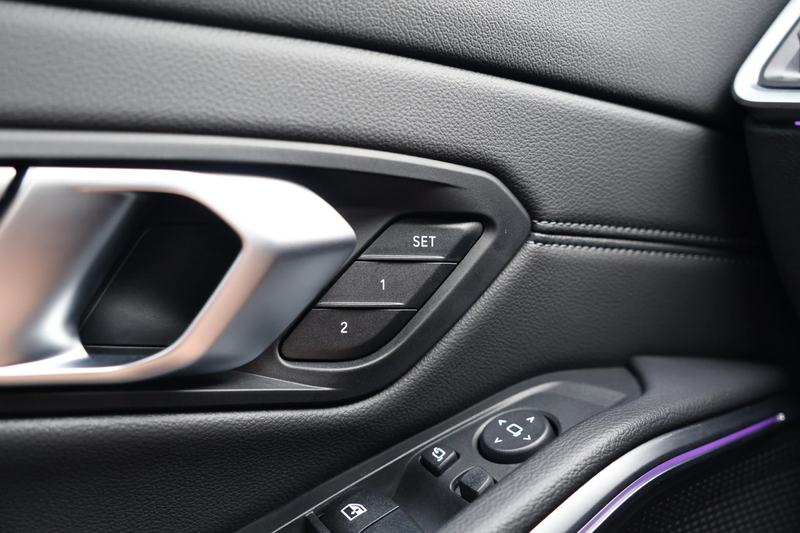 BMW 330 3-serie Touring 330e xDrive High Executive Luxury — photo 32