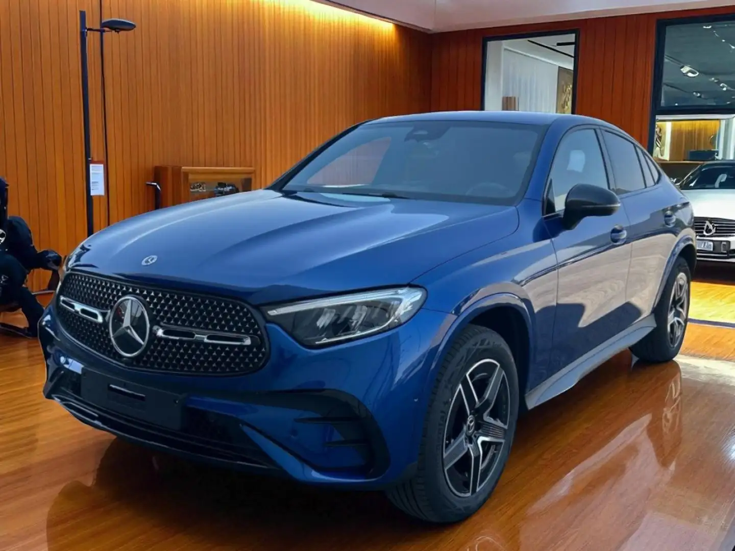Mercedes-Benz GLC 300 Coupé 300de 4Matic Blau - 2