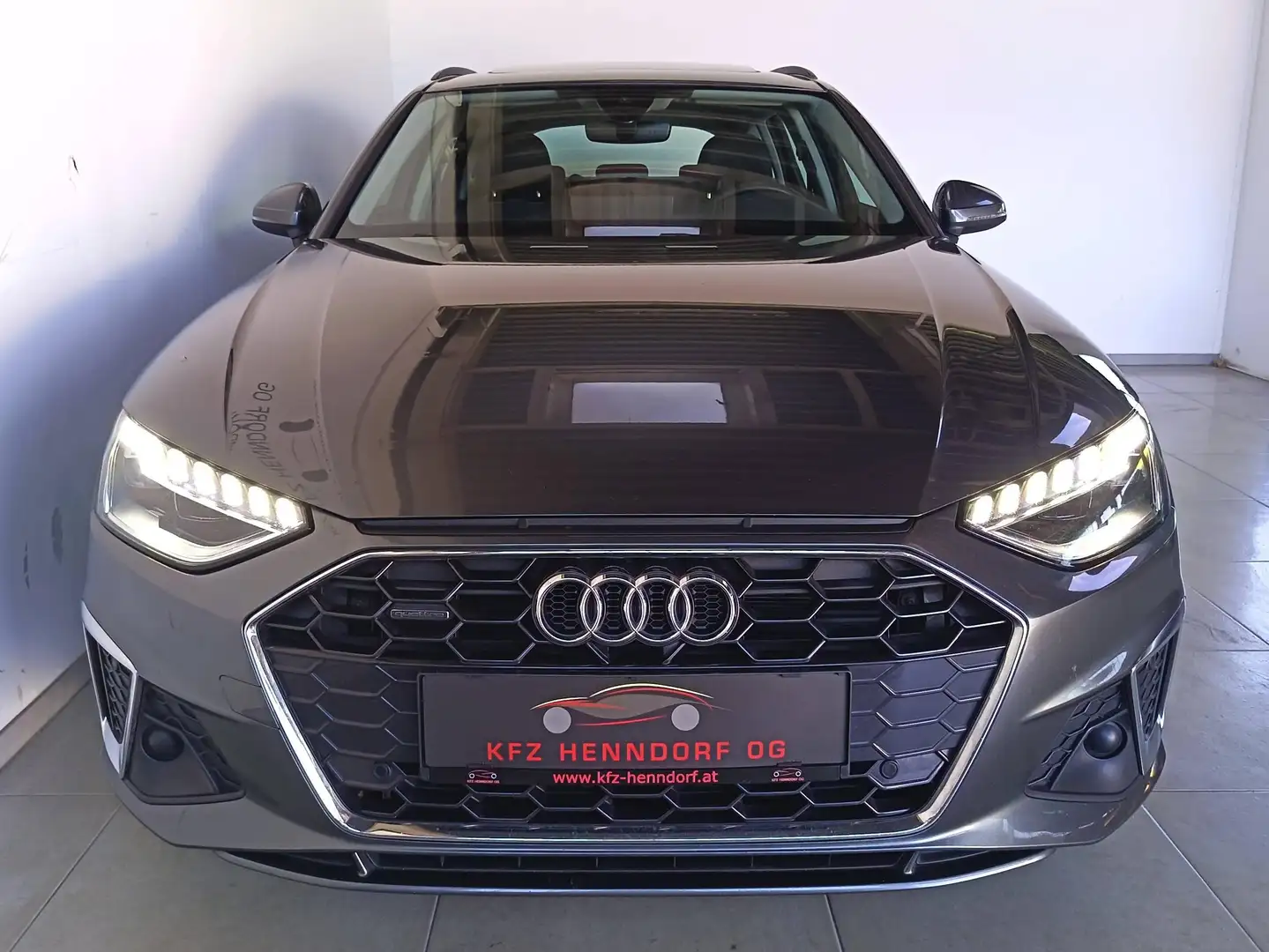 Audi A4 40 TDI quattro S-line S-tronic Grau - 2