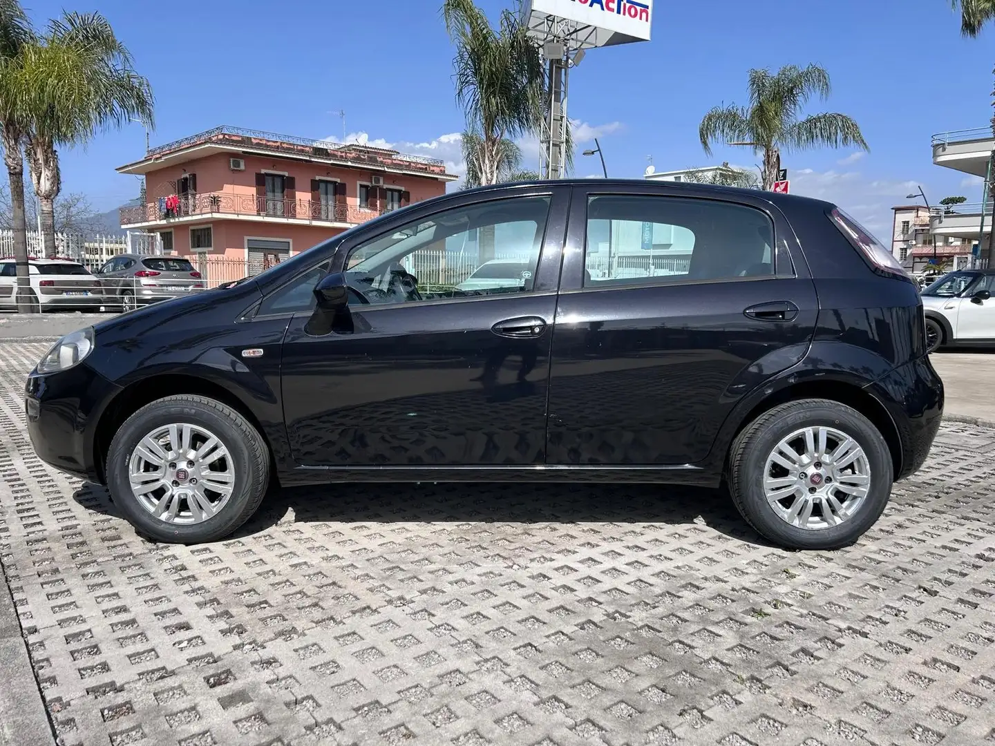 Fiat Punto 5p 1.4 natural power 70cv Schwarz - 2