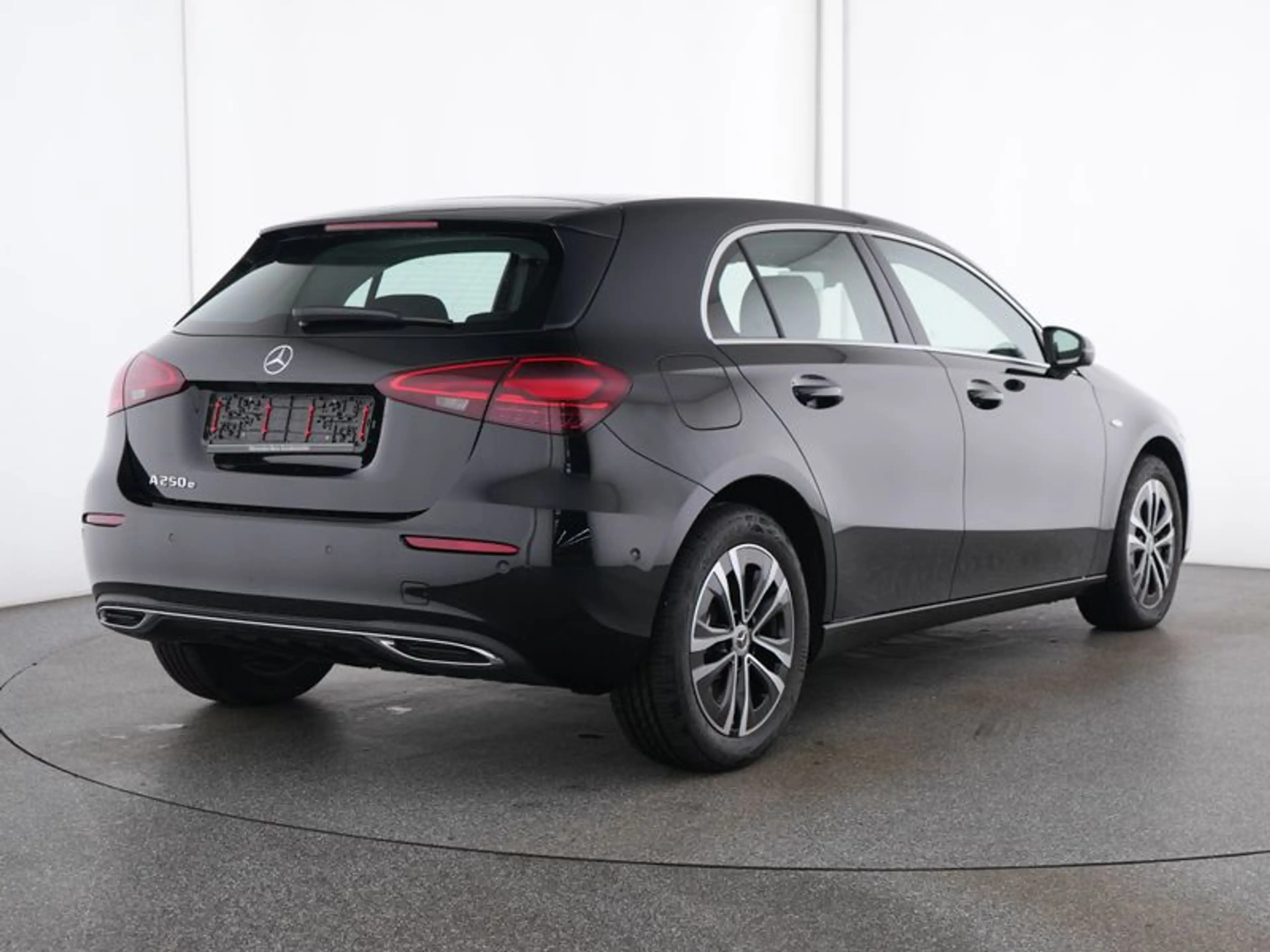 Mercedes-Benz A 250 e  Progressive*Advanced*LED*Kamera*DAB* — photo 3