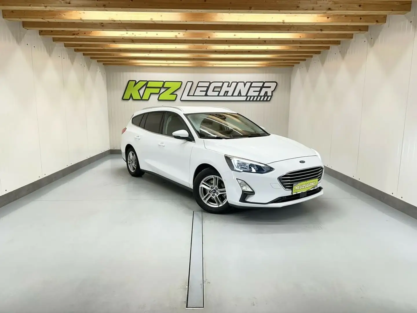 Ford Focus Turnier 1,5 EcoBl. ''AHK*NAVI*R-KAM*CARPLAY'' Weiß - 1