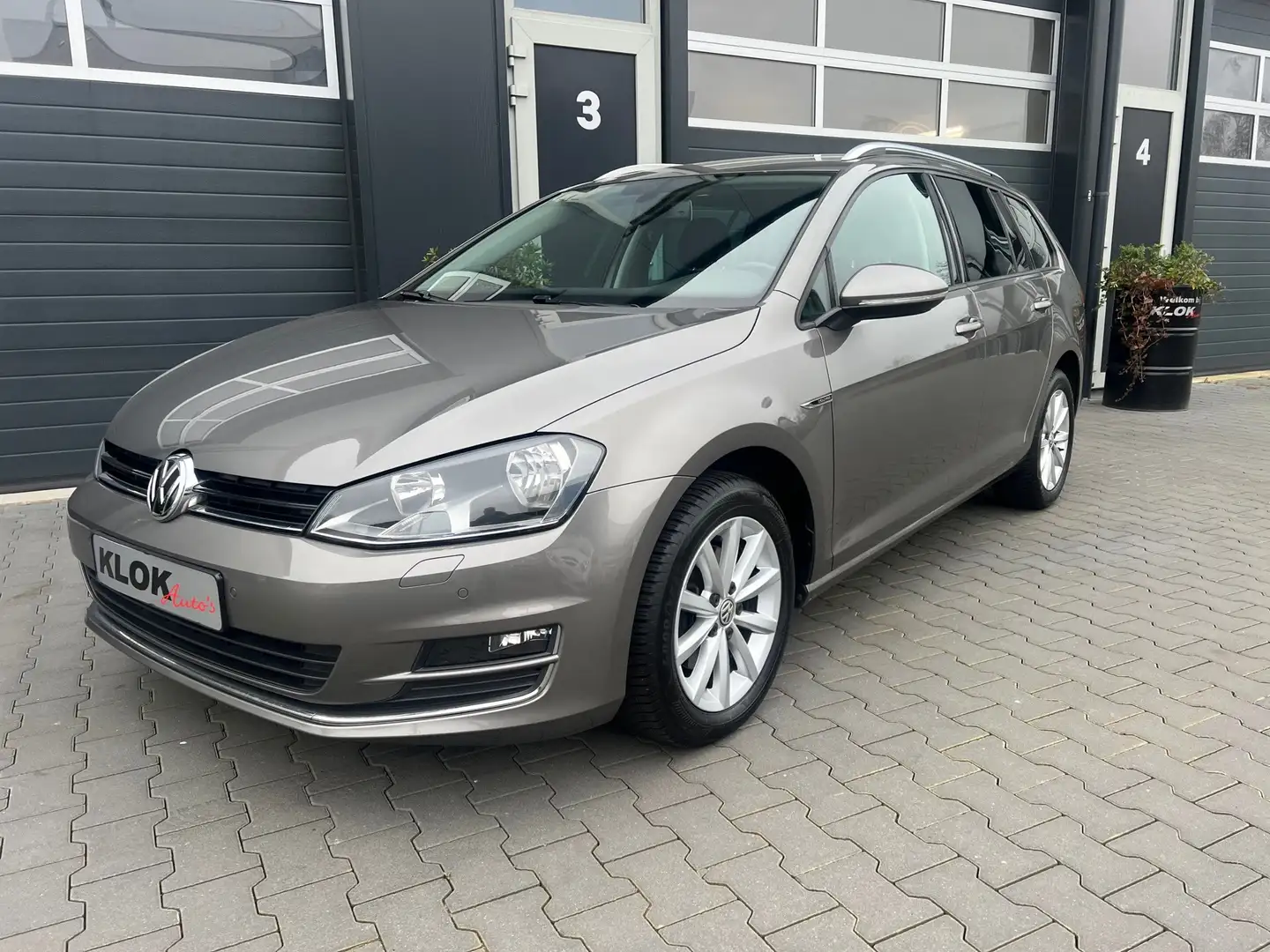 Volkswagen Golf 1.6 TDI lounge Grijs - 1