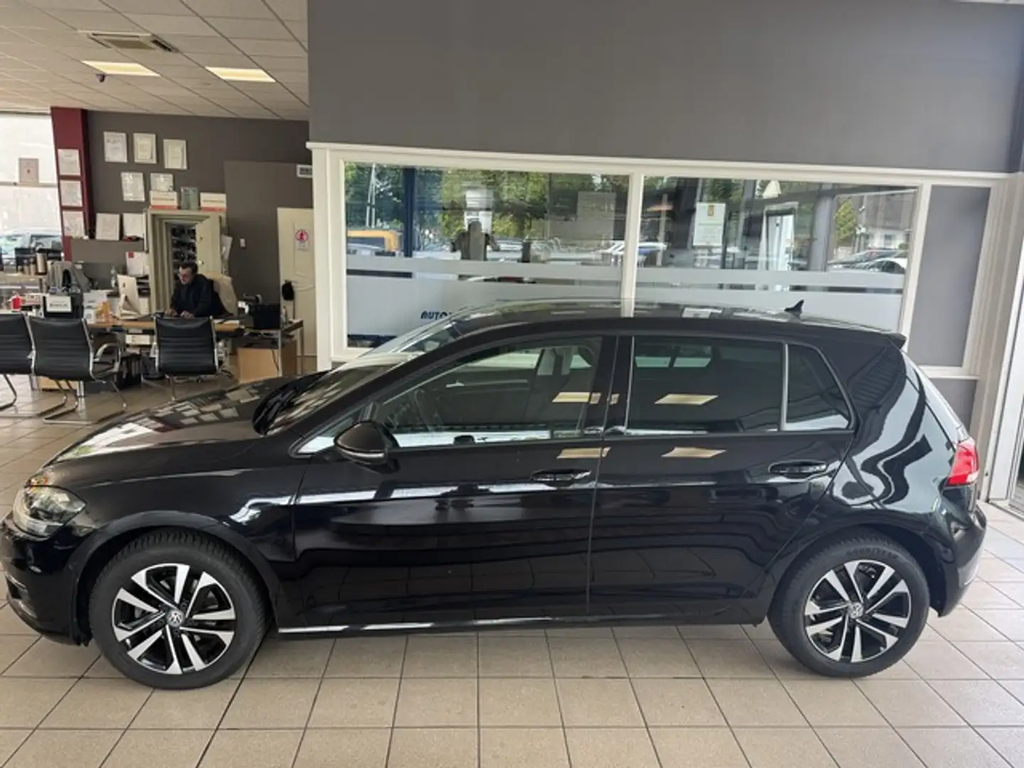 Volkswagen Golf VII IQ Drive SHZ Navi ACC Alllwetterreifen Schwarz - 1
