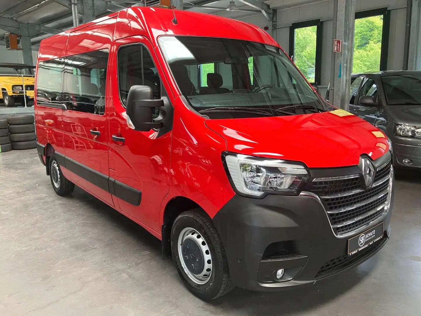 Renault Master 2.3 Diesel L2H2 3,3t Rojo - 1