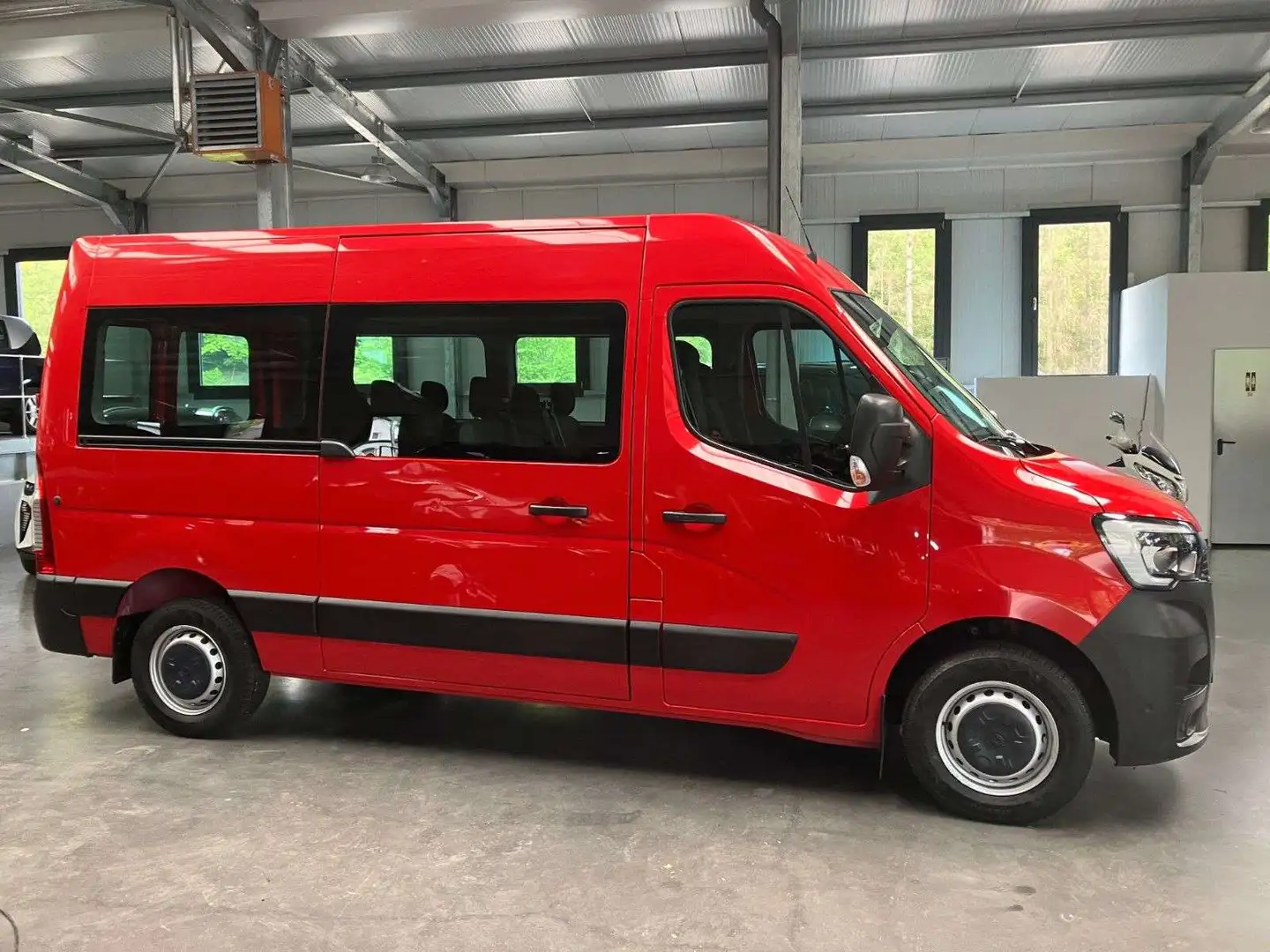 Renault Master 2.3 Diesel L2H2 3,3t Rojo - 2