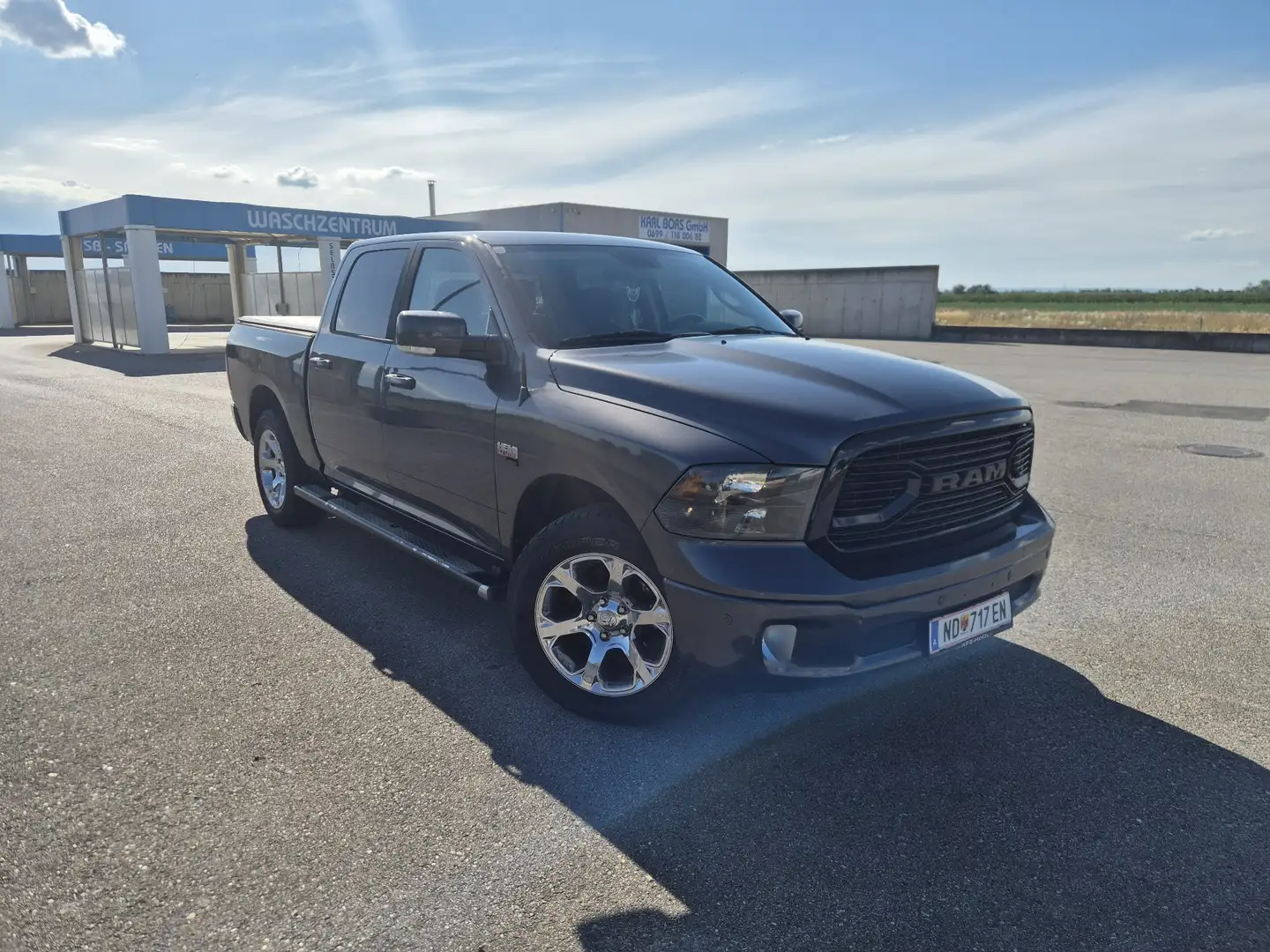 Dodge RAM 1500 SLT LoneStar, 5.7 HEMI Grau - 1