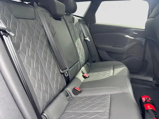 Audi A6 view 11