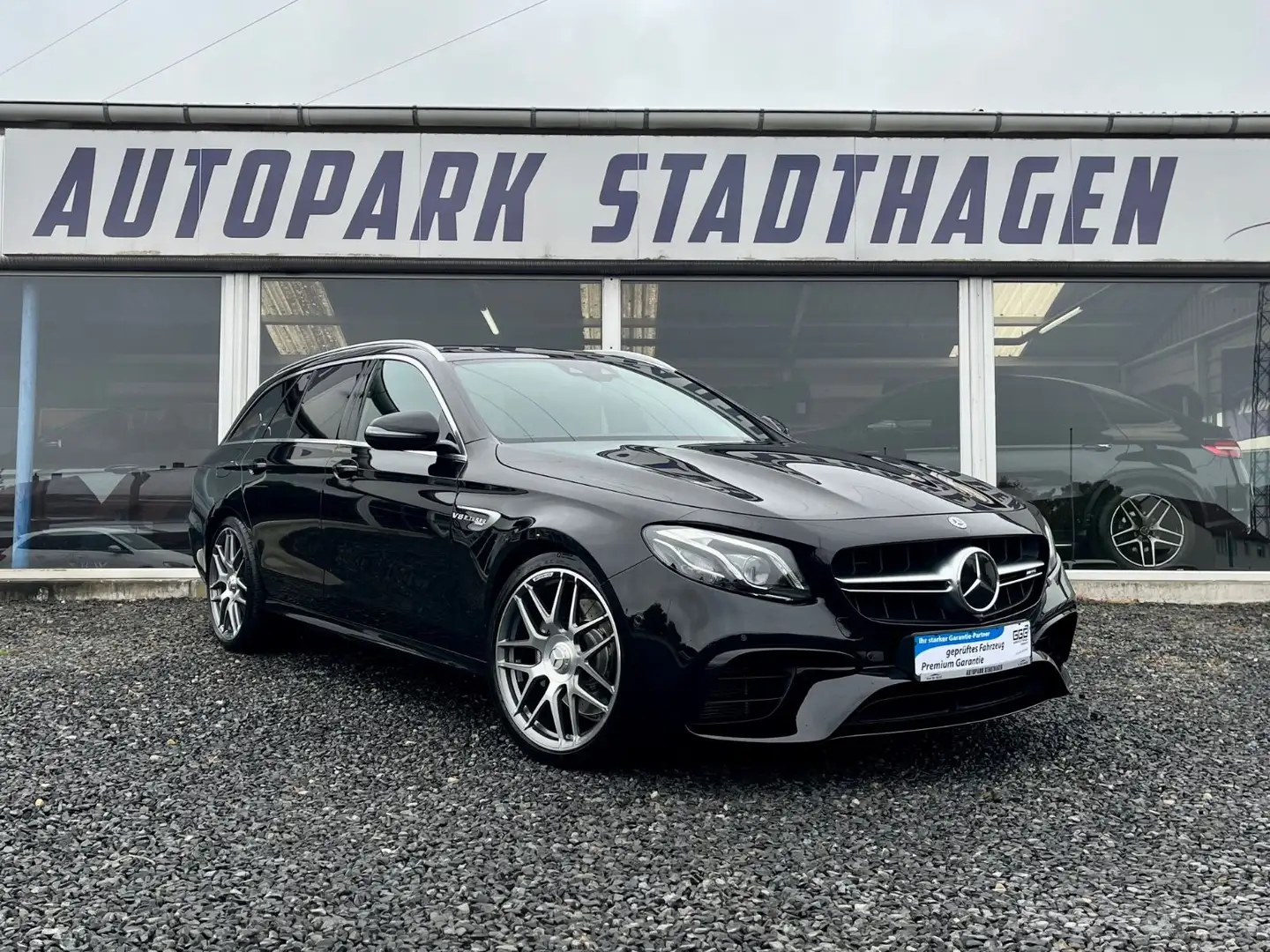 Mercedes-Benz E 63 AMG T 4Matic+ 20" / PANO / HUD / BURMESTER Schwarz - 1