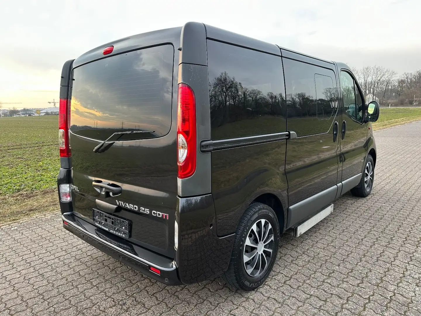 Opel Vivaro Vivaro Combi Tour Automatik 7-Sitzer Black - 2