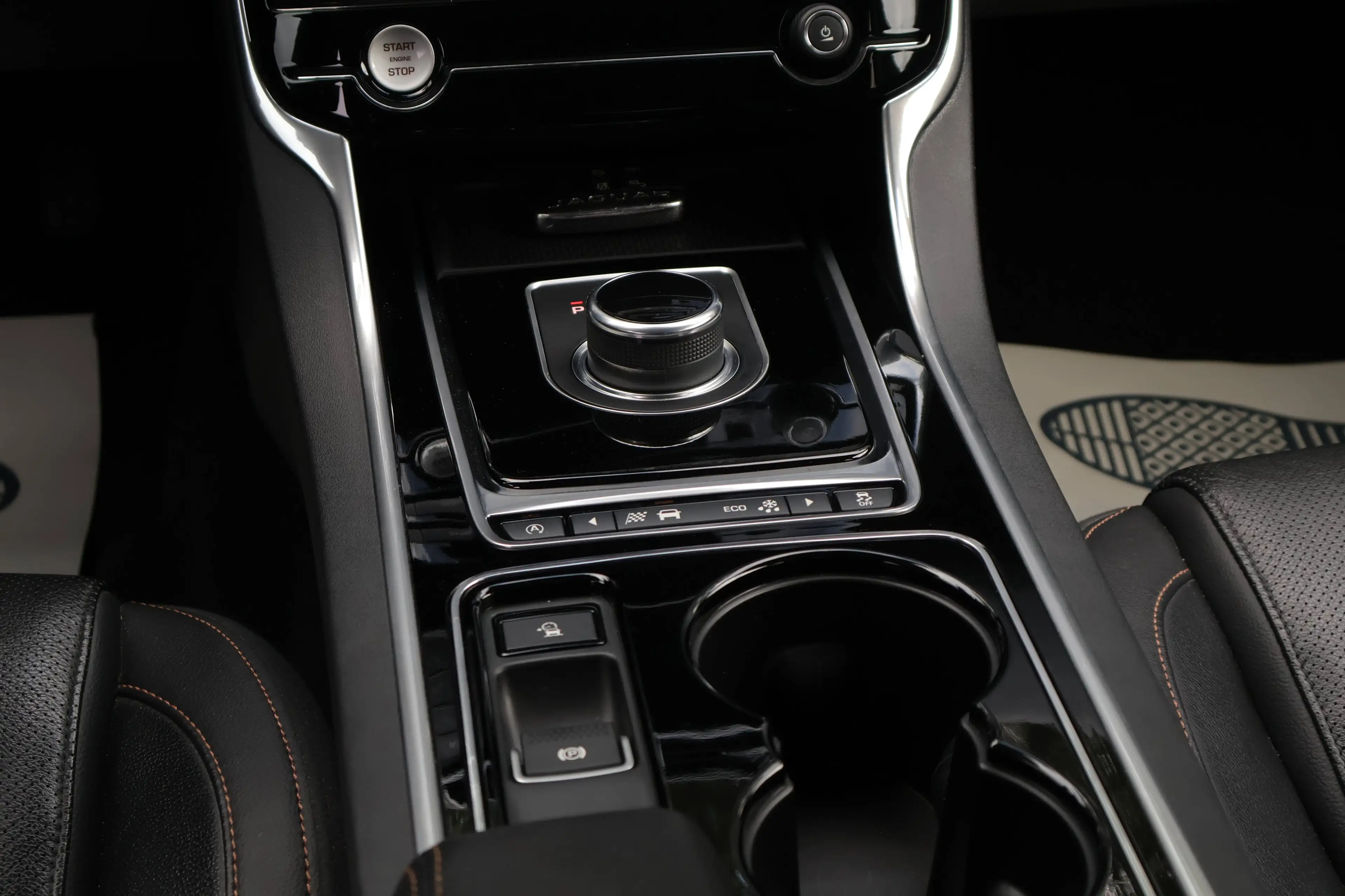 Jaguar XE XE 2.0 D Prestige LijnA Keyless LED Cam Garantie * — photo 12