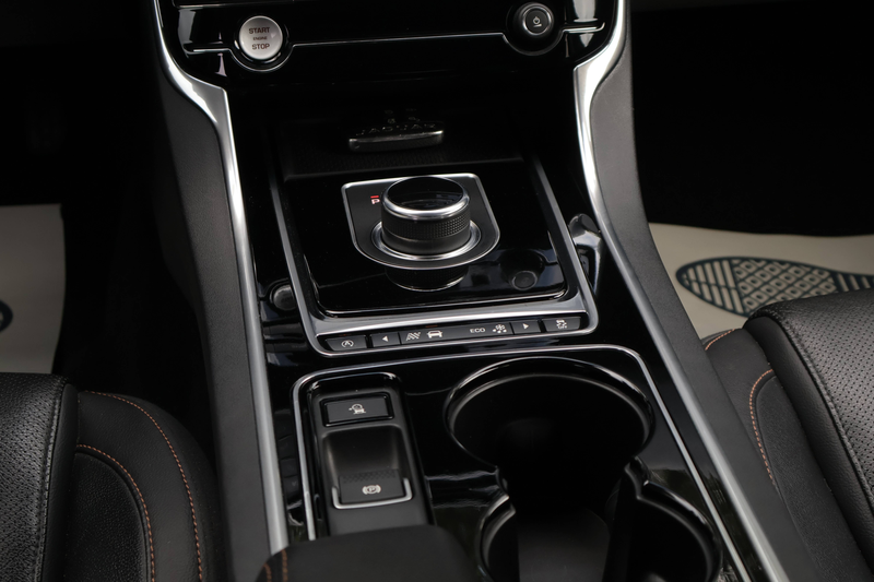 Jaguar XE XE 2.0 D Prestige LijnA Keyless LED Cam Garantie * — photo 12