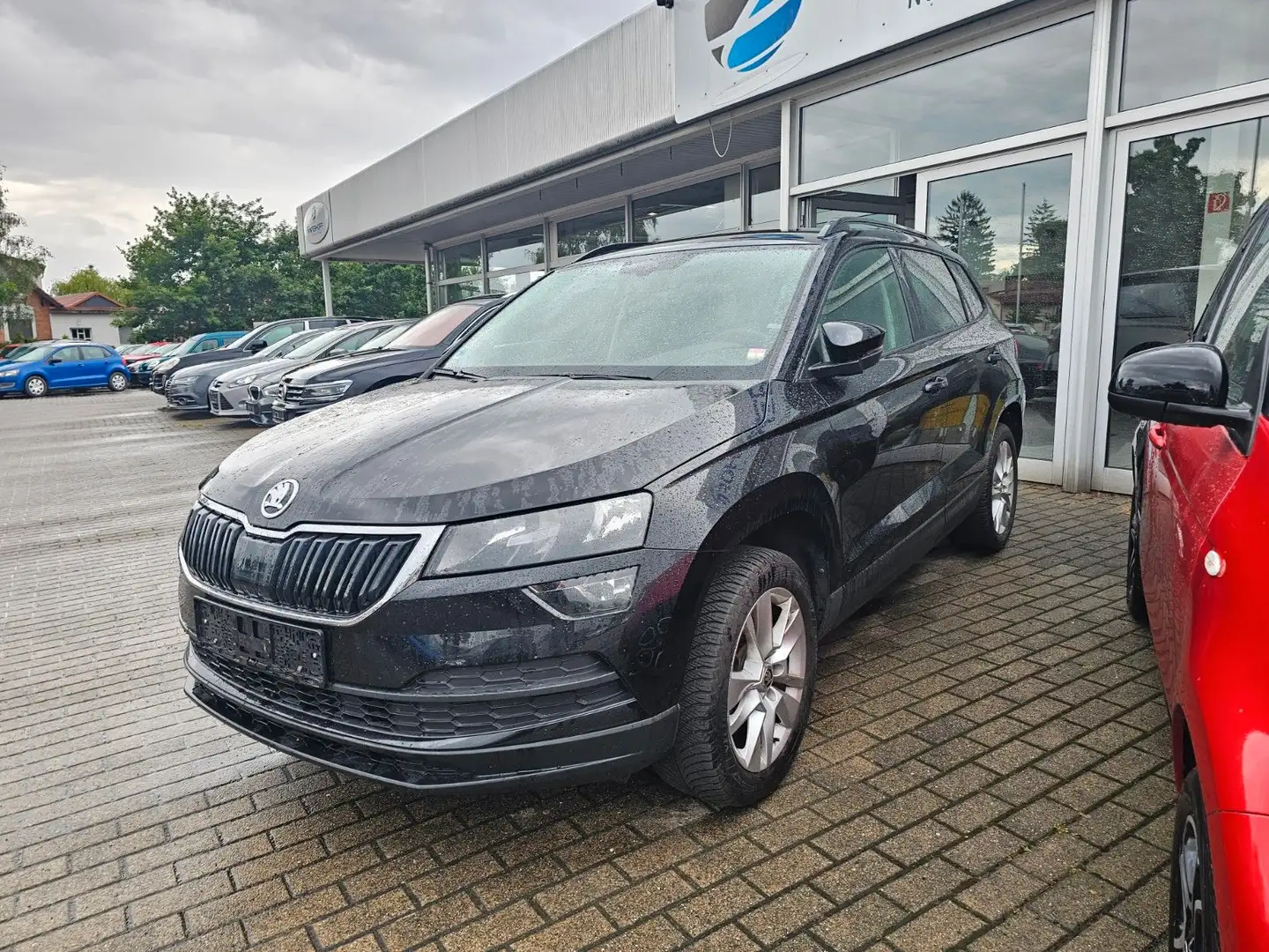Skoda Karoq Tour+AHK+APP+Navi+Tempomat+SHZ+LHZ Schwarz - 2