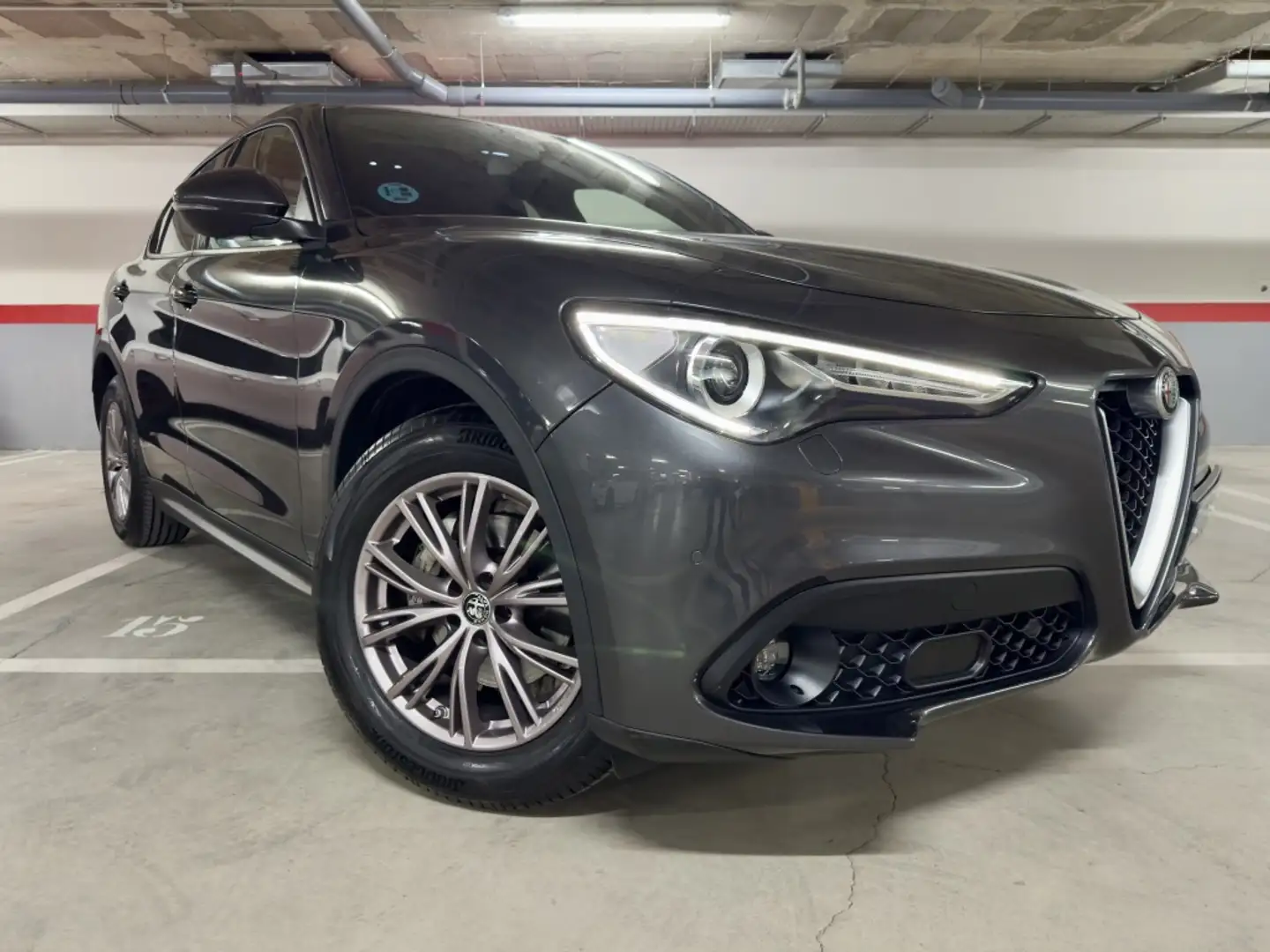 Alfa Romeo Stelvio 2.2 Super RWD Aut. 160 Gris - 2
