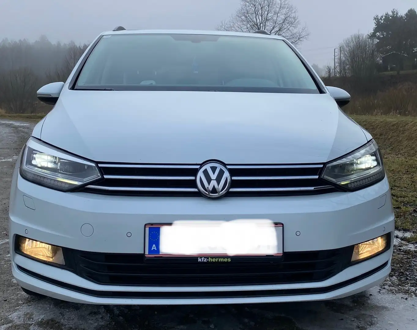 Volkswagen Touran Touran Sky 2,0 SCR TDI DSG Sky Weiß - 1