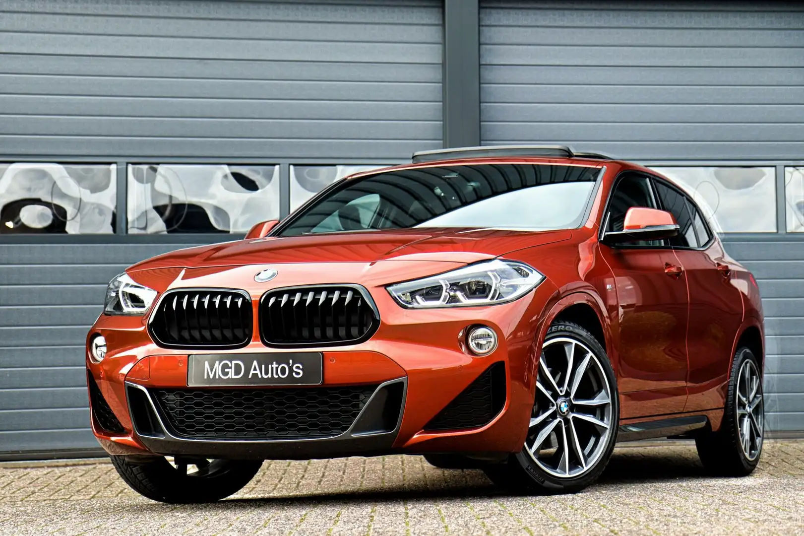 BMW X2 sDrive18i M-Sport M-Pakket /LED/PANODAK/HEAD-UP/SF Оранжевий - 1