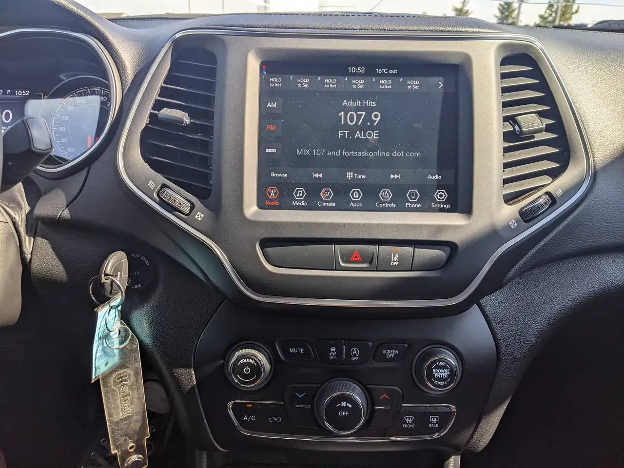 Jeep Cherokee снимка Jeep Cherokee