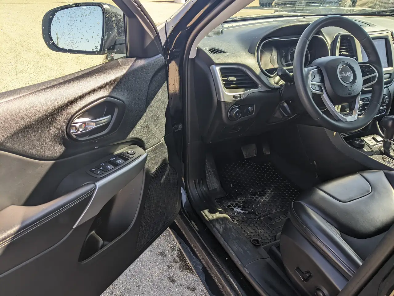 Jeep Cherokee снимка Jeep Cherokee