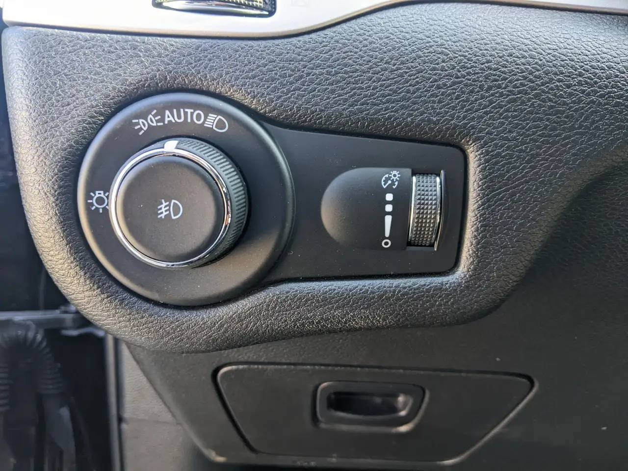Jeep Cherokee снимка Jeep Cherokee