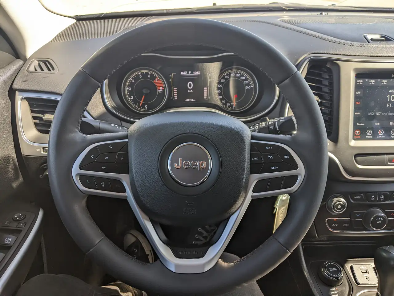 Jeep Cherokee снимка Jeep Cherokee