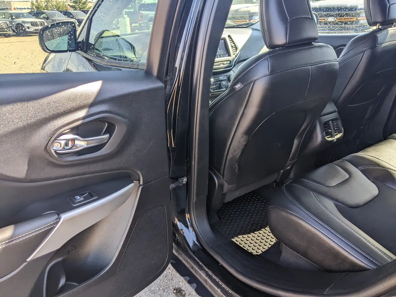 Jeep Cherokee снимка Jeep Cherokee