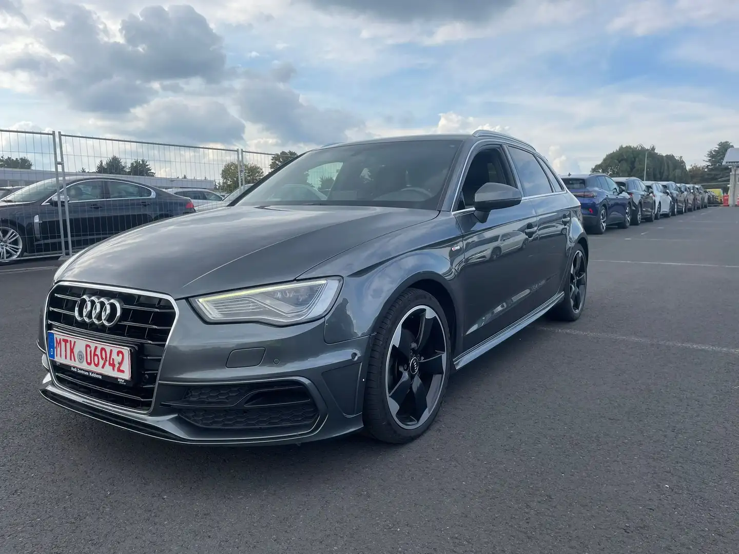 Audi A3 1.4 TFSI DSG S-line Sportpaket 2Hd ufrei Scheckhft Grau - 1
