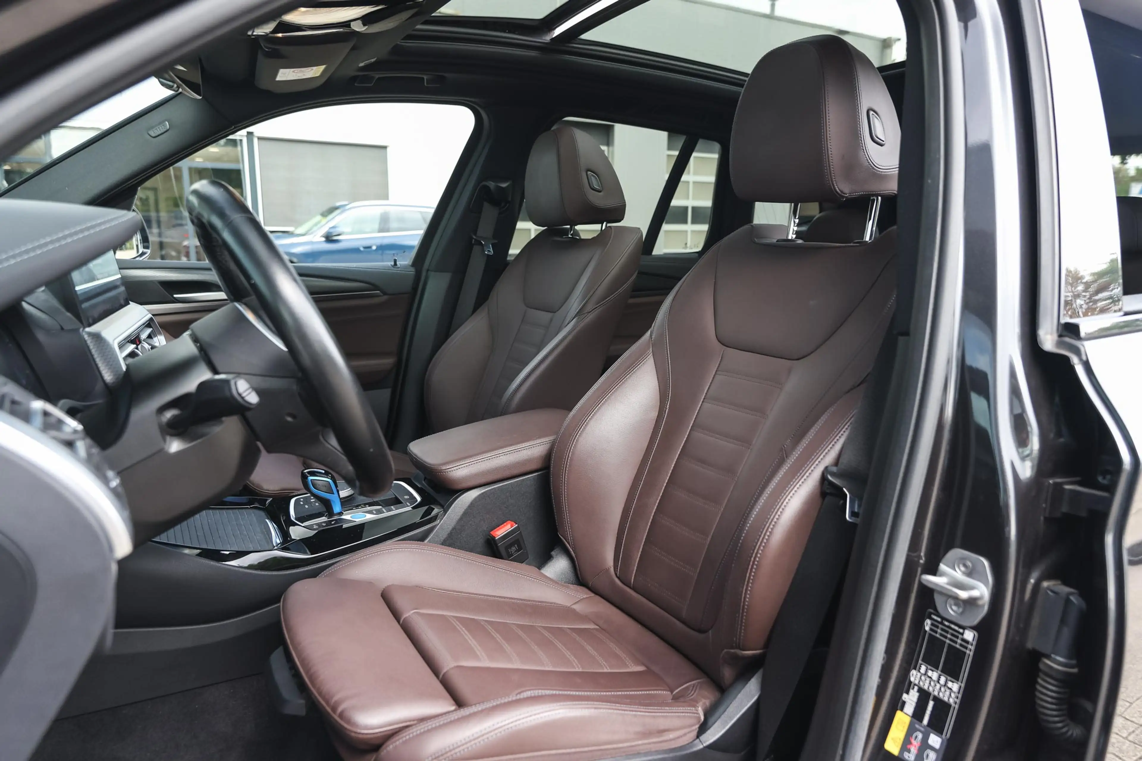 BMW iX3 High Executive / Trekhaak / Sportstoelen / Head-Up — photo 14