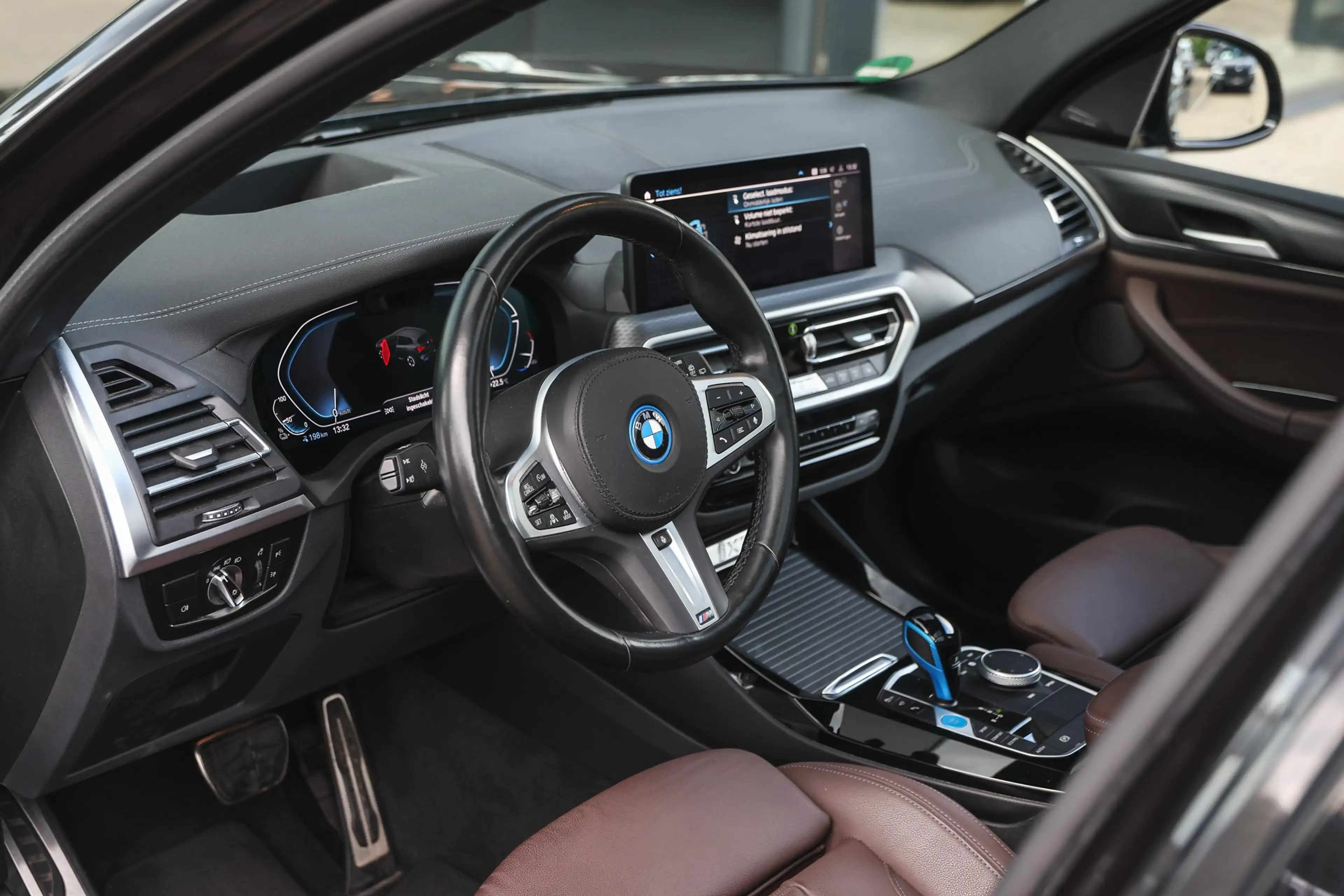 BMW iX3 High Executive / Trekhaak / Sportstoelen / Head-Up — photo 10