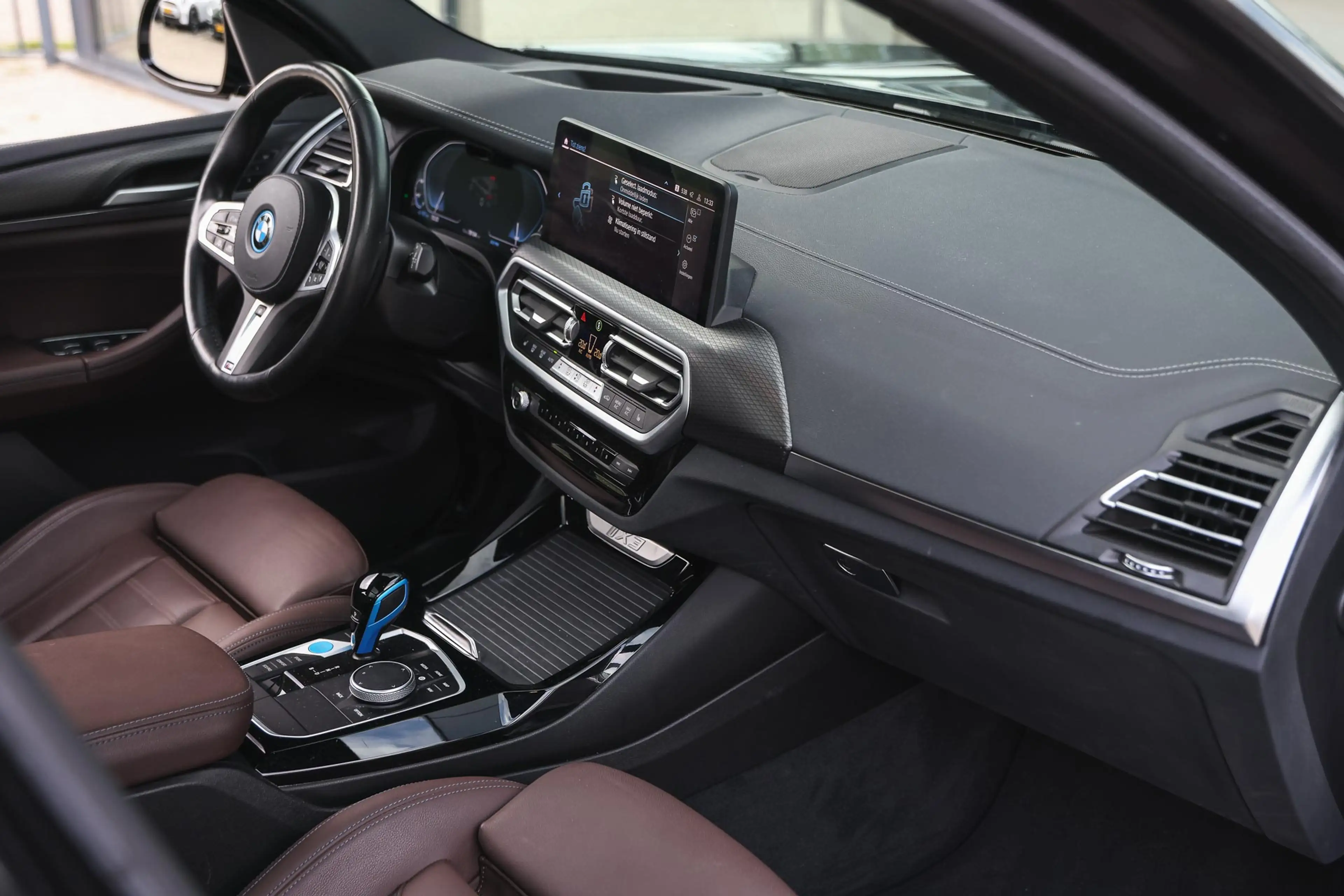 BMW iX3 High Executive / Trekhaak / Sportstoelen / Head-Up — photo 11