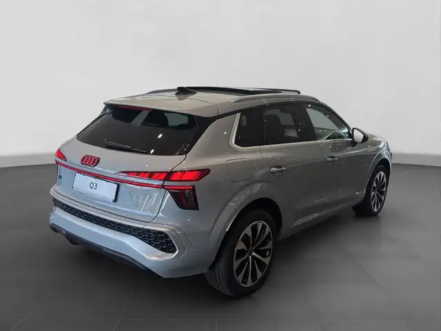 Audi Q3 view 3