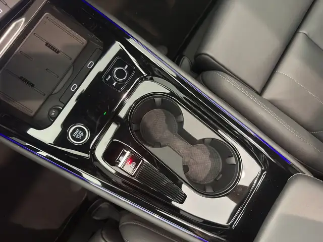 Audi Q3 view 11